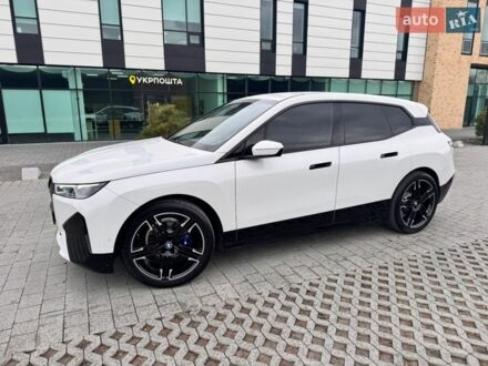 Белый БМВ iX, объемом двигателя 0 л и пробегом 39 тыс. км за 42500 $, фото 1 на Automoto.ua