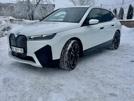Белый БМВ iX, объемом двигателя 0 л и пробегом 39 тыс. км за 48499 $, фото 1 на Automoto.ua
