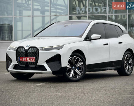 Белый БМВ iX, объемом двигателя 0 л и пробегом 32 тыс. км за 48900 $, фото 1 на Automoto.ua