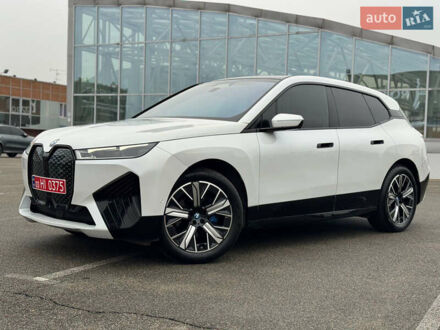 Білий БМВ iX, об'ємом двигуна 0 л та пробігом 32 тис. км за 48700 $, фото 1 на Automoto.ua
