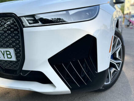 Белый БМВ iX, объемом двигателя 0 л и пробегом 22 тыс. км за 55000 $, фото 1 на Automoto.ua