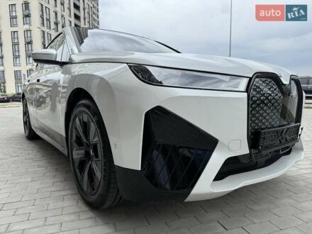 БМВ iX 2024 в Киеве на Automoto.ua Белый БМВ iX, объемом двигателя 0 л и пробегом 29 тыс. км за 66333 $, фото 1 на Automoto.ua