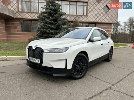 Белый БМВ iX, объемом двигателя 0 л и пробегом 11 тыс. км за 69500 $, фото 1 на Automoto.ua
