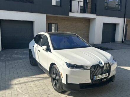Білий БМВ iX, об'ємом двигуна 0 л та пробігом 2 тис. км за 61000 $, фото 1 на Automoto.ua