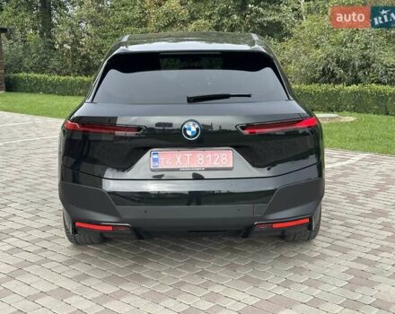 Черный БМВ iX, объемом двигателя 0 л и пробегом 32 тыс. км за 43500 $, фото 11 на Automoto.ua