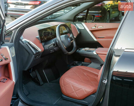 Черный БМВ iX, объемом двигателя 0 л и пробегом 29 тыс. км за 75000 $, фото 18 на Automoto.ua