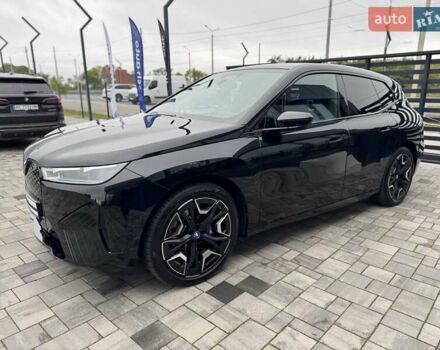 Черный БМВ iX, объемом двигателя 0 л и пробегом 37 тыс. км за 77900 $, фото 8 на Automoto.ua