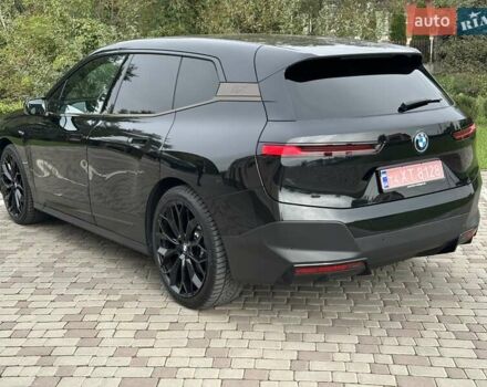 Черный БМВ iX, объемом двигателя 0 л и пробегом 32 тыс. км за 43500 $, фото 9 на Automoto.ua