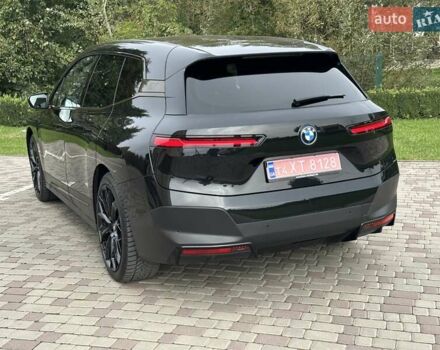 Черный БМВ iX, объемом двигателя 0 л и пробегом 32 тыс. км за 43500 $, фото 10 на Automoto.ua