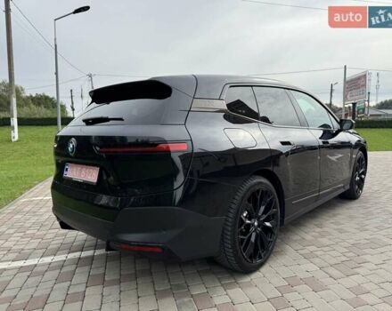 Черный БМВ iX, объемом двигателя 0 л и пробегом 32 тыс. км за 43500 $, фото 13 на Automoto.ua