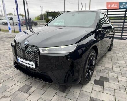 Черный БМВ iX, объемом двигателя 0 л и пробегом 37 тыс. км за 77900 $, фото 7 на Automoto.ua