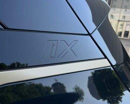 Черный БМВ iX, объемом двигателя 0 л и пробегом 33 тыс. км за 51000 $, фото 5 на Automoto.ua