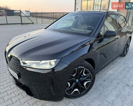 Черный БМВ iX, объемом двигателя 0 л и пробегом 56 тыс. км за 45555 $, фото 1 на Automoto.ua
