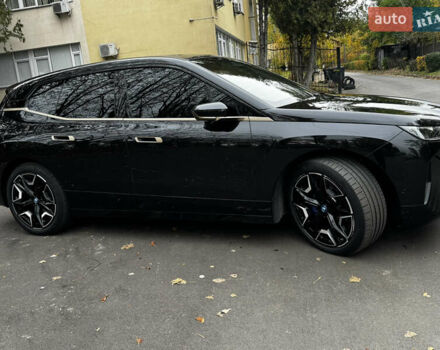 Черный БМВ iX, объемом двигателя 0 л и пробегом 71 тыс. км за 48240 $, фото 6 на Automoto.ua