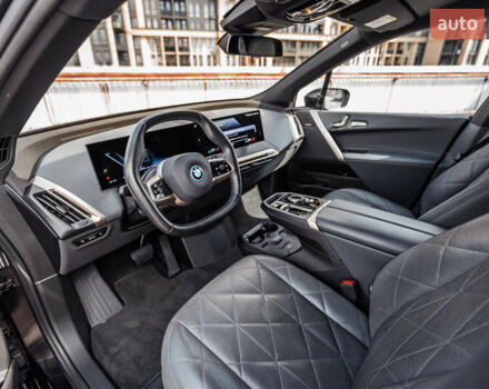 Черный БМВ iX, объемом двигателя 0 л и пробегом 67 тыс. км за 67000 $, фото 56 на Automoto.ua