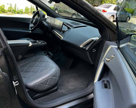 Черный БМВ iX, объемом двигателя 0 л и пробегом 54 тыс. км за 55000 $, фото 7 на Automoto.ua