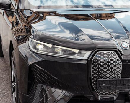 Черный БМВ iX, объемом двигателя 0 л и пробегом 67 тыс. км за 67000 $, фото 7 на Automoto.ua
