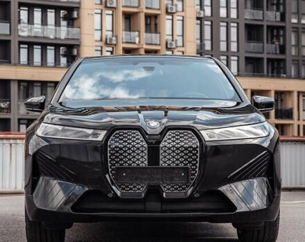 Черный БМВ iX, объемом двигателя 0 л и пробегом 67 тыс. км за 67000 $, фото 3 на Automoto.ua