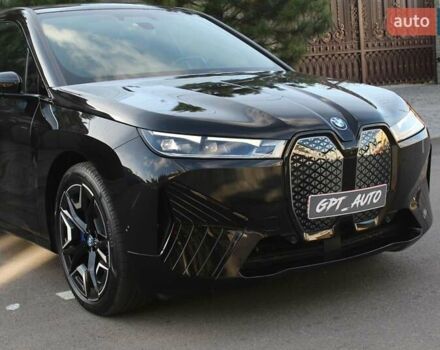 Черный БМВ iX, объемом двигателя 0 л и пробегом 27 тыс. км за 69700 $, фото 10 на Automoto.ua