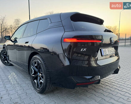 Черный БМВ iX, объемом двигателя 0 л и пробегом 56 тыс. км за 45555 $, фото 11 на Automoto.ua
