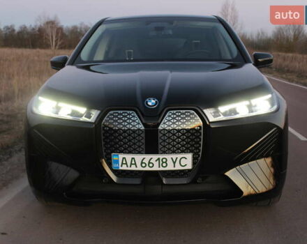 Черный БМВ iX, объемом двигателя 0 л и пробегом 85 тыс. км за 57700 $, фото 12 на Automoto.ua