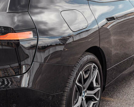 Черный БМВ iX, объемом двигателя 0 л и пробегом 67 тыс. км за 67000 $, фото 13 на Automoto.ua