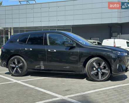 Черный БМВ iX, объемом двигателя 0 л и пробегом 14 тыс. км за 51999 $, фото 5 на Automoto.ua