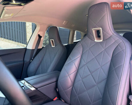 Черный БМВ iX, объемом двигателя 0 л и пробегом 83 тыс. км за 57700 $, фото 18 на Automoto.ua