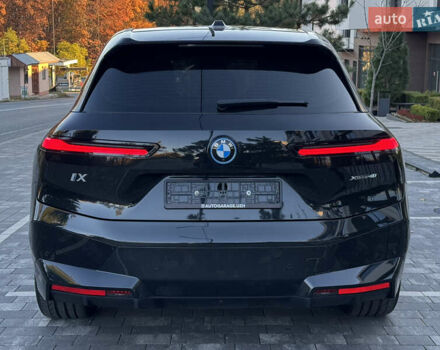 Черный БМВ iX, объемом двигателя 0 л и пробегом 125 тыс. км за 42800 $, фото 6 на Automoto.ua