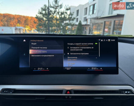 Черный БМВ iX, объемом двигателя 0 л и пробегом 125 тыс. км за 42800 $, фото 40 на Automoto.ua