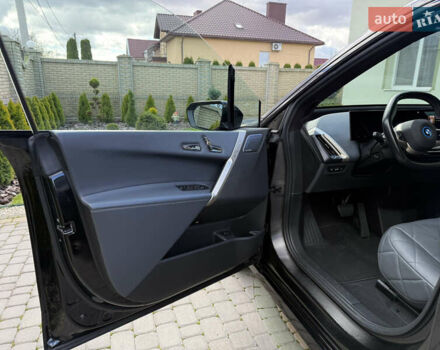 Черный БМВ iX, объемом двигателя 0 л и пробегом 57 тыс. км за 72000 $, фото 40 на Automoto.ua
