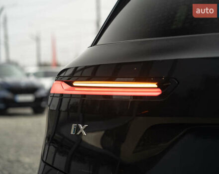 Черный БМВ iX, объемом двигателя 0 л и пробегом 40 тыс. км за 59900 $, фото 6 на Automoto.ua