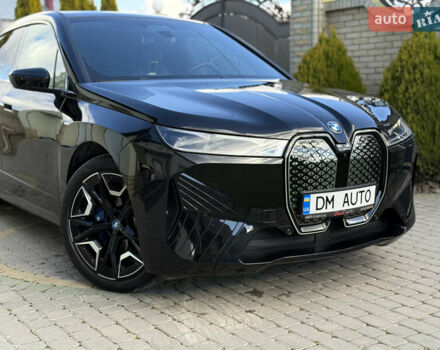 Черный БМВ iX, объемом двигателя 0 л и пробегом 57 тыс. км за 72000 $, фото 10 на Automoto.ua