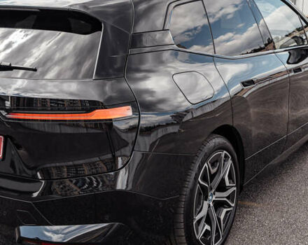 Черный БМВ iX, объемом двигателя 0 л и пробегом 67 тыс. км за 67000 $, фото 12 на Automoto.ua