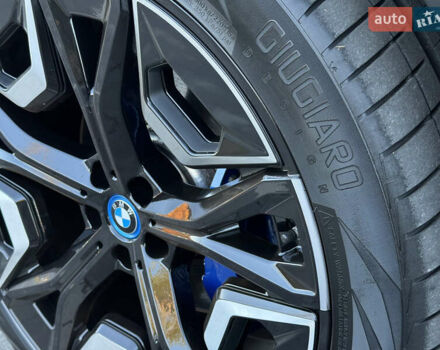 Черный БМВ iX, объемом двигателя 0 л и пробегом 125 тыс. км за 42800 $, фото 9 на Automoto.ua