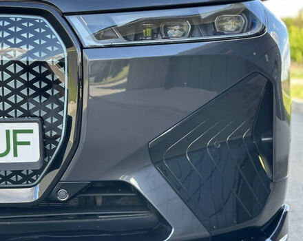 Черный БМВ iX, объемом двигателя 0 л и пробегом 54 тыс. км за 55000 $, фото 19 на Automoto.ua