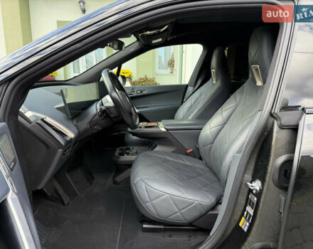 Черный БМВ iX, объемом двигателя 0 л и пробегом 57 тыс. км за 72000 $, фото 4 на Automoto.ua