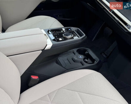 Черный БМВ iX, объемом двигателя 0 л и пробегом 18 тыс. км за 45900 $, фото 51 на Automoto.ua