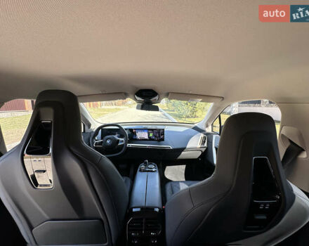Черный БМВ iX, объемом двигателя 0 л и пробегом 85 тыс. км за 57700 $, фото 18 на Automoto.ua