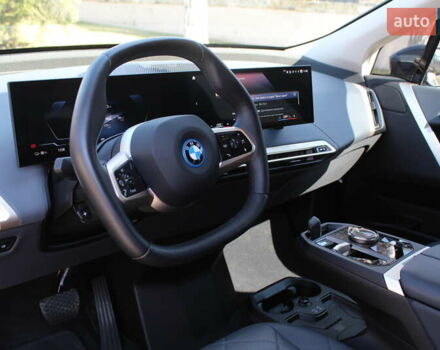 Черный БМВ iX, объемом двигателя 0 л и пробегом 85 тыс. км за 57700 $, фото 14 на Automoto.ua