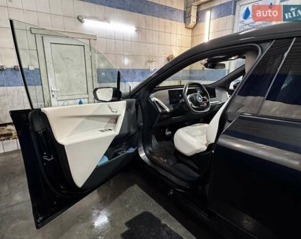 Черный БМВ iX, объемом двигателя 0 л и пробегом 27 тыс. км за 58500 $, фото 54 на Automoto.ua