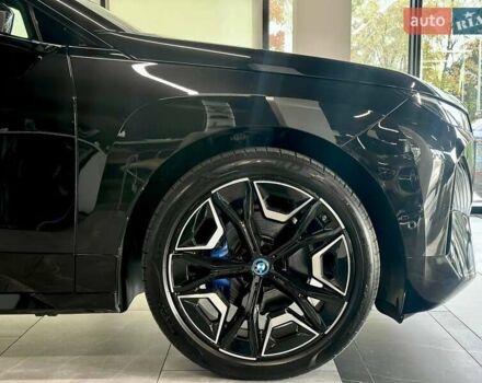 Черный БМВ iX, объемом двигателя 0 л и пробегом 62 тыс. км за 60390 $, фото 4 на Automoto.ua
