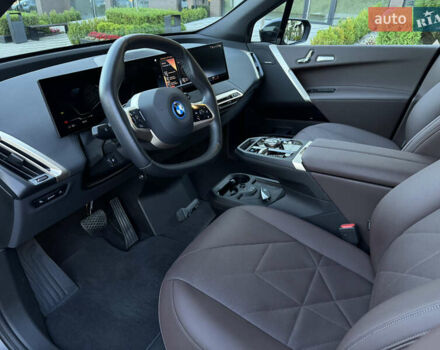 Черный БМВ iX, объемом двигателя 0 л и пробегом 72 тыс. км за 48500 $, фото 28 на Automoto.ua