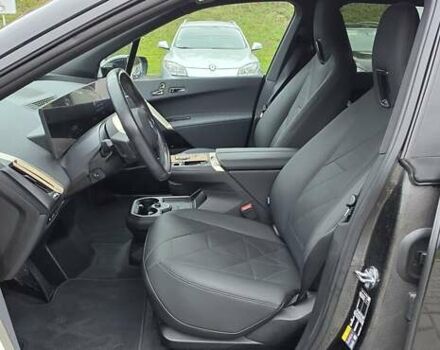 Черный БМВ iX, объемом двигателя 0 л и пробегом 98 тыс. км за 58800 $, фото 79 на Automoto.ua
