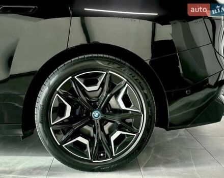 Черный БМВ iX, объемом двигателя 0 л и пробегом 62 тыс. км за 60390 $, фото 6 на Automoto.ua