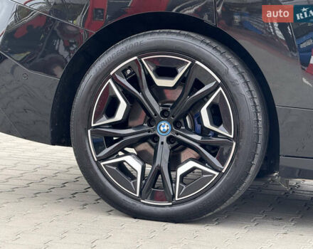 Черный БМВ iX, объемом двигателя 0 л и пробегом 46 тыс. км за 67999 $, фото 13 на Automoto.ua