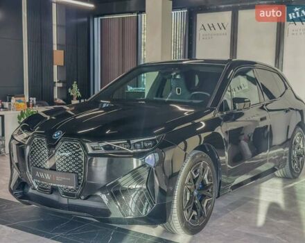 Черный БМВ iX, объемом двигателя 0 л и пробегом 62 тыс. км за 60390 $, фото 9 на Automoto.ua