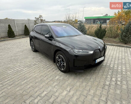 Черный БМВ iX, объемом двигателя 0 л и пробегом 40 тыс. км за 68500 $, фото 7 на Automoto.ua