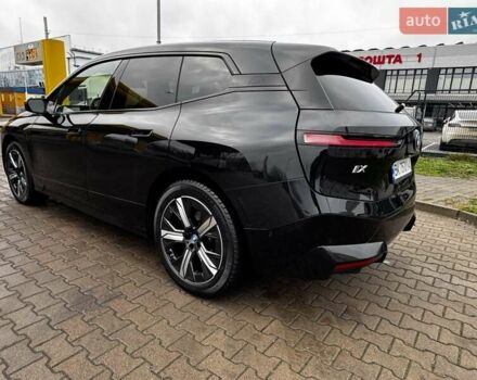 Черный БМВ iX, объемом двигателя 0 л и пробегом 27 тыс. км за 58500 $, фото 16 на Automoto.ua