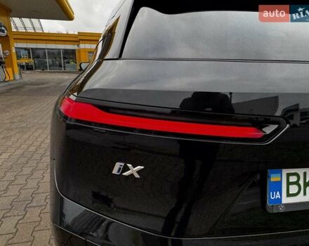 Черный БМВ iX, объемом двигателя 0 л и пробегом 27 тыс. км за 58500 $, фото 18 на Automoto.ua